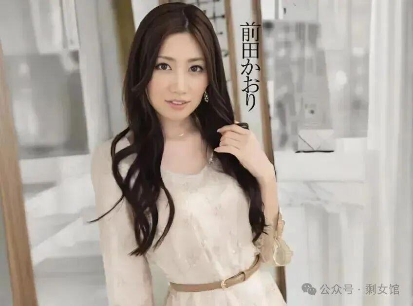 贵州凯里苗寨风光，青山吊脚楼